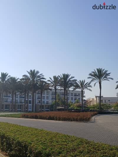 شقة  بموقع مميز متشطبة بالتكييفات للبيع في أب تاون كايرو إعمار Uptown Cairo Emaar