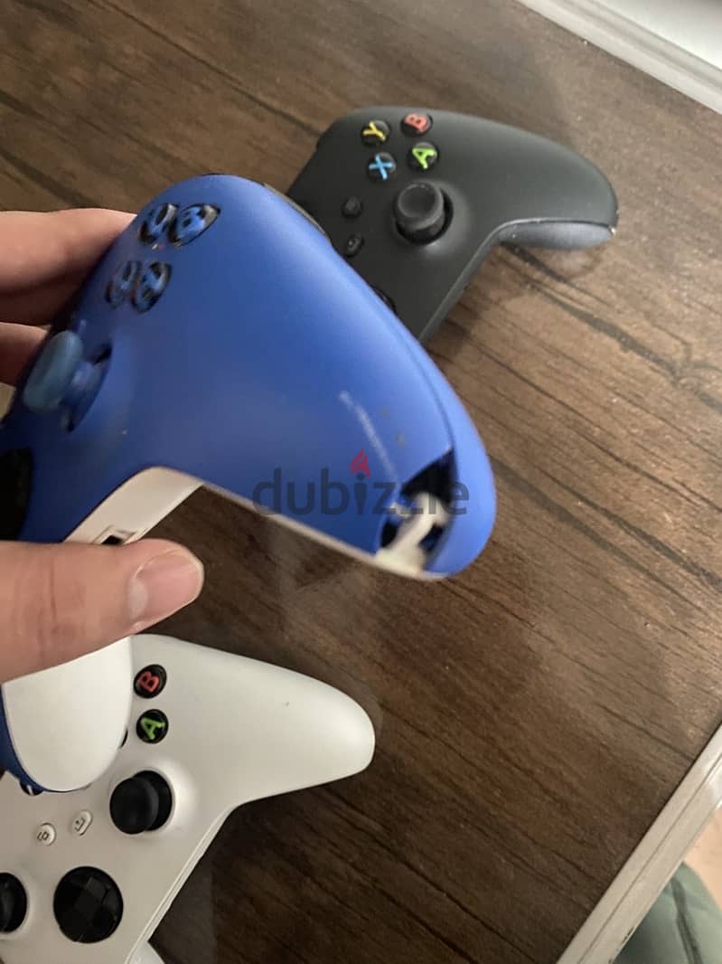 3 xbox controllers 1
