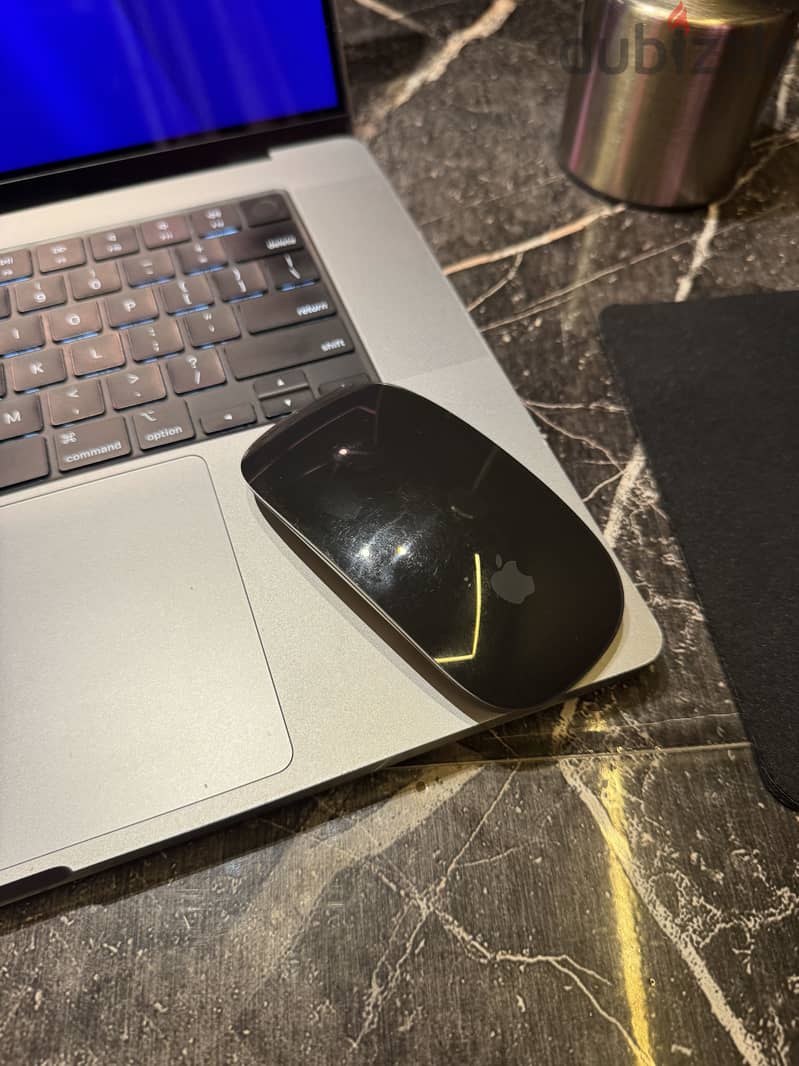 MacBook Pro M1 16inch with Magic Mouse 2 black 6