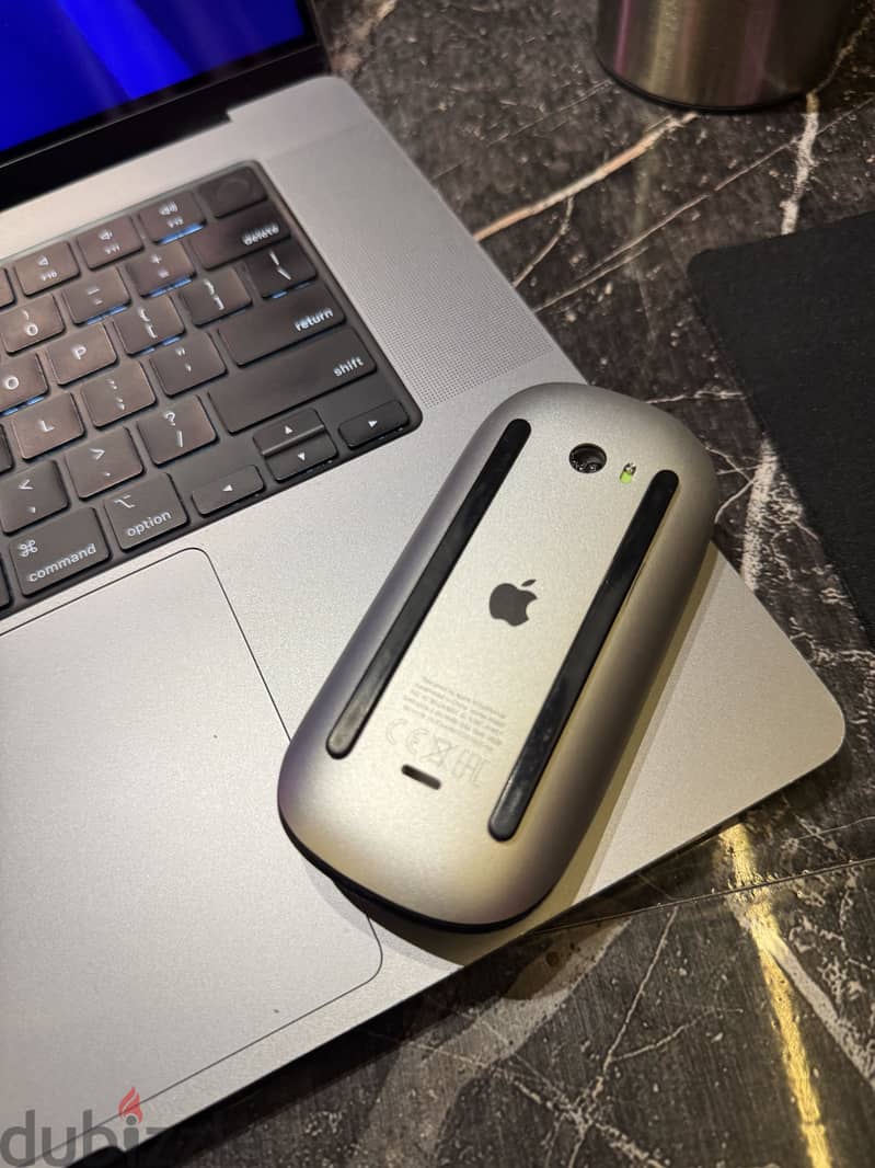 MacBook Pro M1 16inch with Magic Mouse 2 black 7