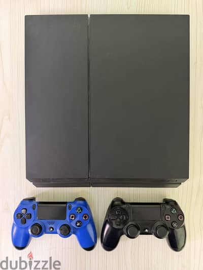 PS4 1TB + 2 Controllers