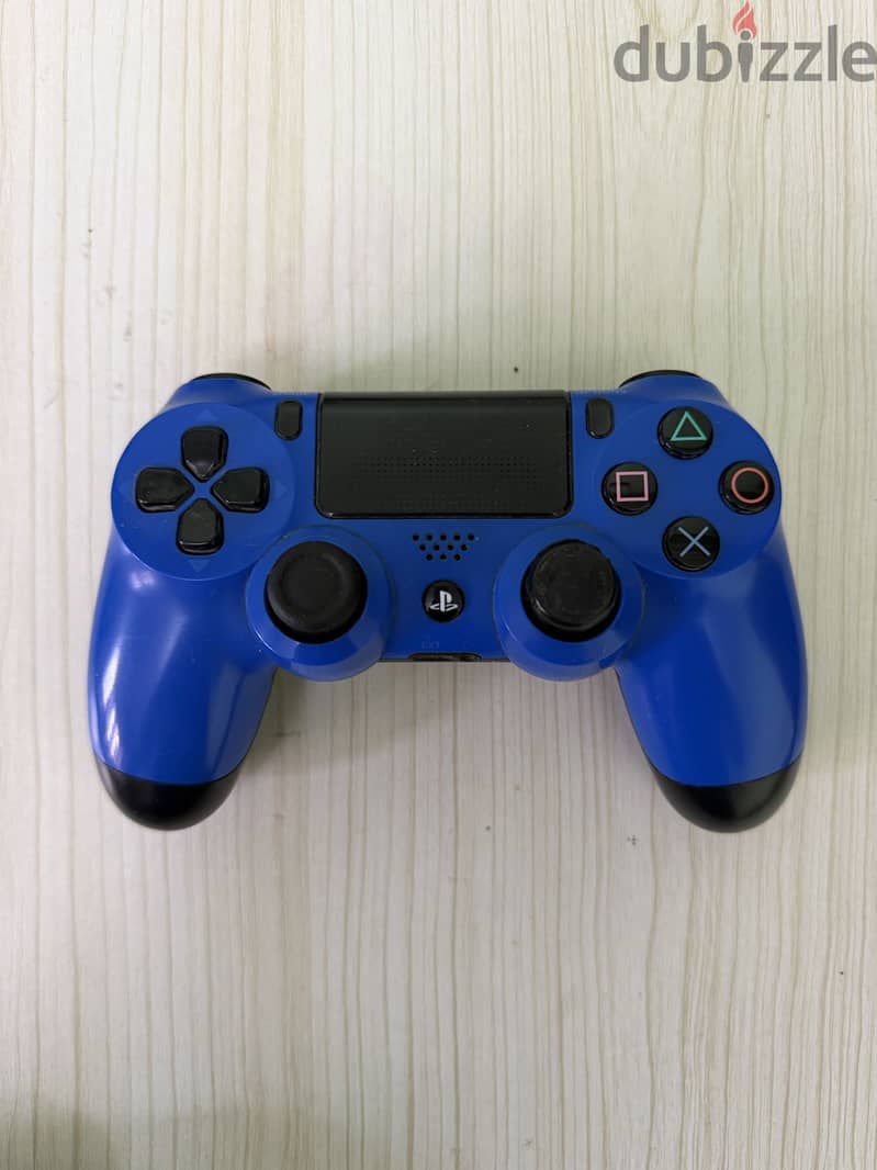 بلايستيشن 4 مساحة 1 تيرا مع دراعين (أسود وأزرق) كسر زيرو - PS4 1TB 1