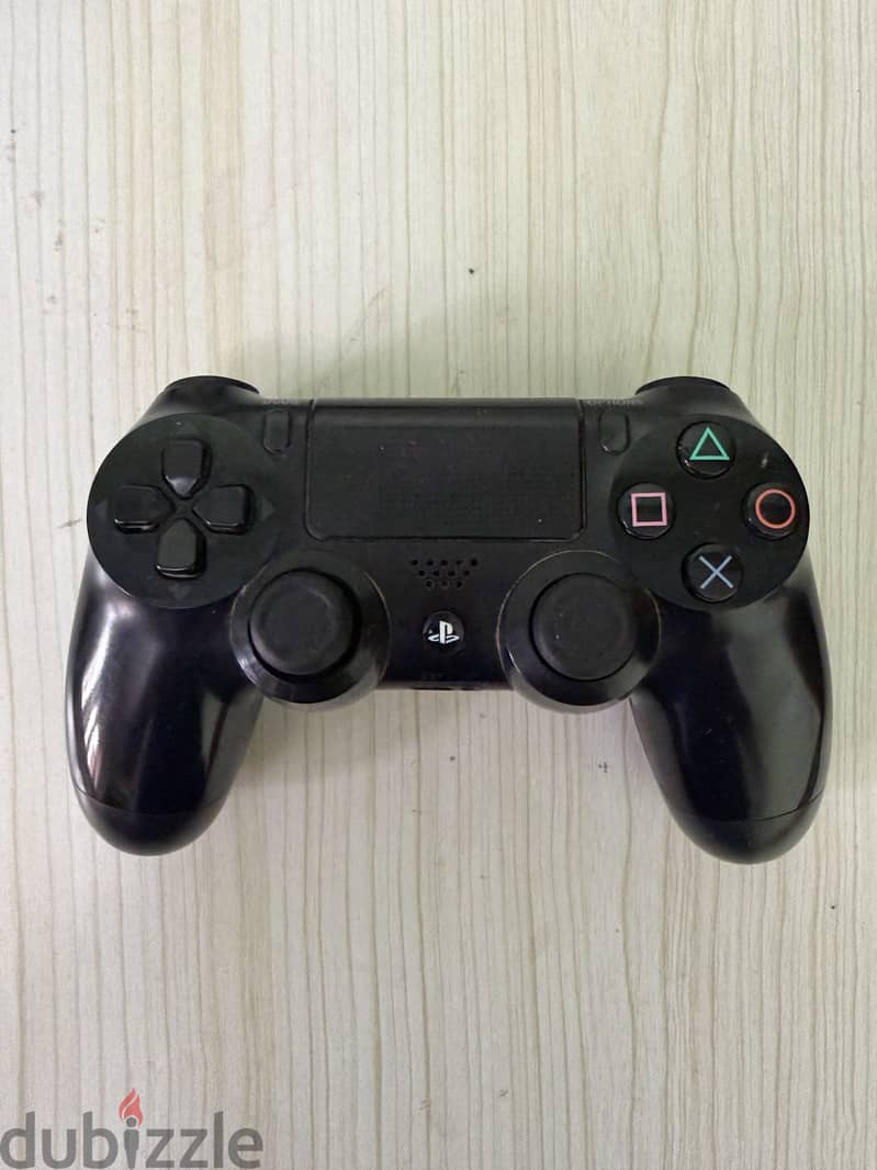 بلايستيشن 4 مساحة 1 تيرا مع دراعين (أسود وأزرق) كسر زيرو - PS4 1TB 2