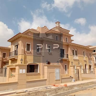 توين هاوس مميز بموقع مميز للبيع في سيتي جيت التجمع City Gate New Cairo