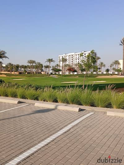 شقة  متشطبة بالمطبخ والتكييفات على جولف فيو للبيع في أب تاون كايرو إعمار Uptown Cairo Emaar