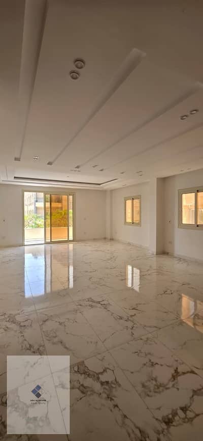 Apartment for sale in Al Obour, the sixth district, with an area of 220 meters, ultra super lux finishing, 3 bedrooms and 3 bathrooms. A great opportunity for residence and investment in cash.