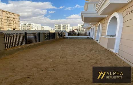 شقة للبيع في هايد بارك القاهرة الجديدة نيو سنتر فيل دور أرضي بجاردن 186 متر + جاردن 51.5 متر 3 غرف نوم وغرفة مربية 3 حمامات كورنر بإطلالة مفتوحة شمالي