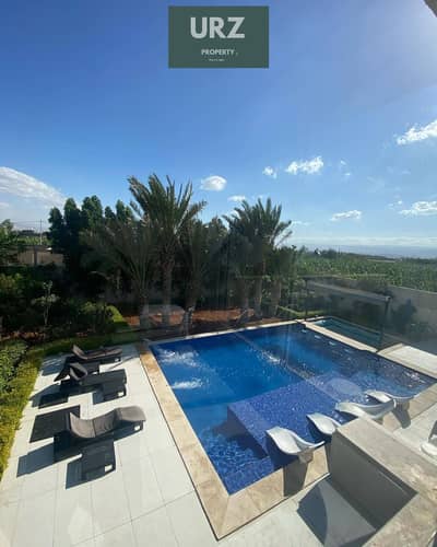 استلم فيلا تاون هاوي متشطبة + Private pool خاص بيها و قسط 15 سنة او خصم اكثر من 50 % من سعرها في طلالة علي طريق السويس مباشرة امام مدينتي وسراي للبيع