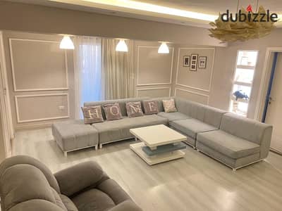 للبيع شقه٣٠٠ متر في الدقي  تري النيل