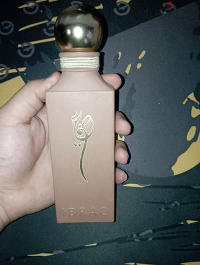 عطر عذق من مجموعة إرث ابراق