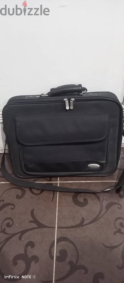 Belkin Classic Laptop Case / Messenger Bag