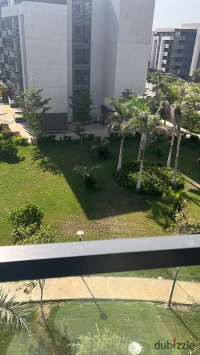 شقة للبيع تكملة اقساط بالمطبخ والتكييفات تشطيبات سوبر لوكس 178 متر فيو جاردن دور متكرر في من افضل مارحلة مدينتي Madinaty B15