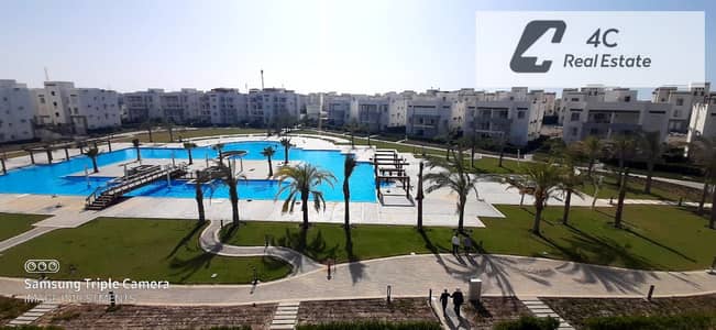باقل سعر للبيع شاليه تشطيب كامل بالفرش Pool & Sea View Prime location في أمواج الساحل الشمالي بتقسيمه مميزة جاهز للمعاينه و الاستلام