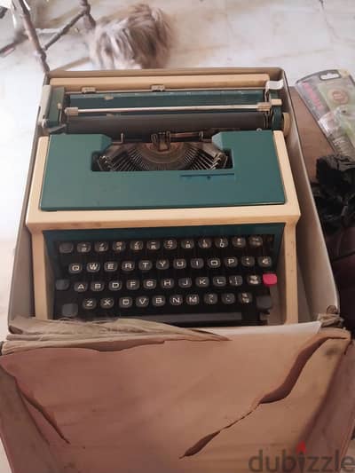 آلة كاتبة ميكانيكية عتيقة من طراز Underwood 315