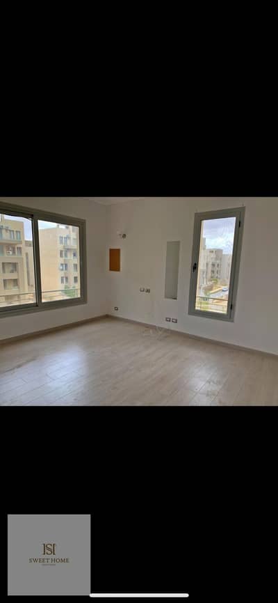 Apartment for rent with kitchen, air conditioning, and appliances, opposite AUC.