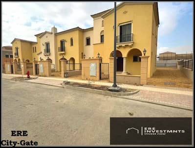 كورنر تاون هاوس للبيع استلام فوري بفيو لاند سكيب في كمبوند سيتي جيت التجمع الخامس City Gate New Cairo