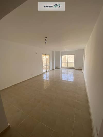 Opportunity to rent in the most prestigious and distinguished phase of Madinaty, B2, with the best view and location. Area: 140 square meters. Layout: