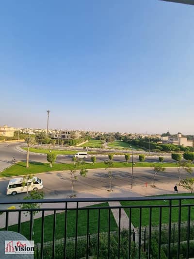 Appartment and penthouse for sale in westown Beverly hills  209m 3 beds + 3 baths , nanny’s room + toilet Ultra lux finishing   Master bedroom Jacuzzi