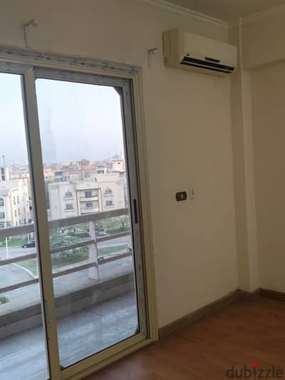 Apartment for rent in Al-Mustathmir Al-Saghir – Sheikh Zayed    Distinct facade and great location  3 bedrooms  2 bathrooms  Large reception  Kitchen  Air conditioners  Distinctive apartment suitable for family housing   Al-Mustathmir Al-Saghir – Sheikh Zayed   For communication and inquiries: 01014334490