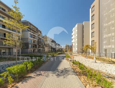 شقه 3 غرف نوم للبيع تشطيب كامل باطلاله مميزه باقل مقدم 3% فقط واطول فتره تقسيط  بافضل تقسيمه فى بالم هيلز فى التجمع الخامس عرض خاص لفتره محدوده