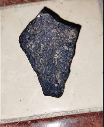 حجر نيزك مريخي نادر (115 كيلوجرام) جاهز للاختبار -  Martian meteorite