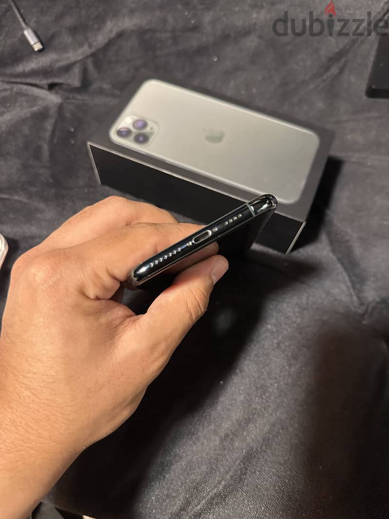 Apple - iPhone 11 Pro Max 2