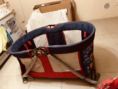 سرير اطفال بحاله جيده