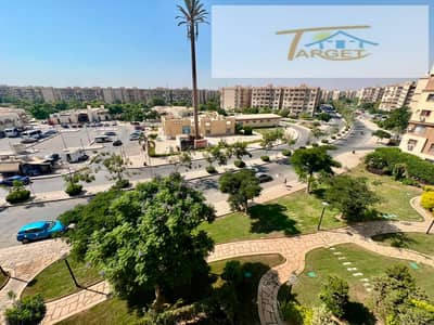 Apartment for sale in Madinaty: 143 sqm, ultra-luxurious "hotel-style" finishing. Features 3 bedrooms (including a master suite) and 2 bathrooms. Dual