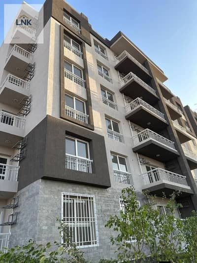 Ground floor apartment with a garden, two very distinctive rooms