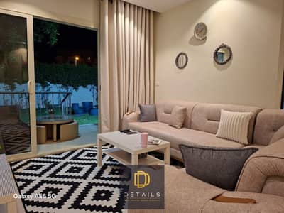 شقه ايجار مفروش دور ارضي بجادرن فرش وتشطيب فندقي فاخر High-End مكيفه بالكامل وبجوار جميع الخدمات موقع مميز جدا في كومباوند ذا ادرس الشيخ زايد