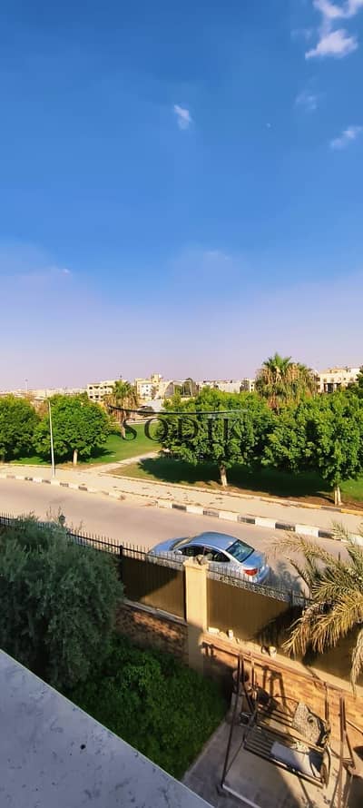 امتلك شقتك في واحد من أفضل مواقع مدينة العبور  الحي الخامس فيلات – قريبه من كمبوند سرينتى  230 متر تانى بلكونه