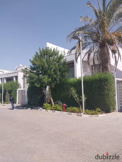 فيلا للبيع فى زايد بالفرش والاجهزة على المحور مباشرة بسعر تنافسى لسرعة البيع - villa for sale - Zayed - prime location