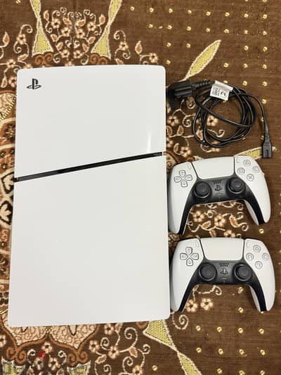 بلايستيشن 5 سليم ١ تيرا كسر زيرو مع ادراعين PlayStation 5 slim digital