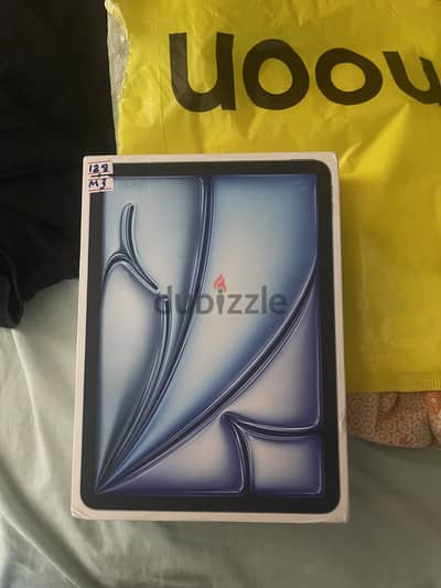 Ipad m3 11inch with case , pencil and keyboard