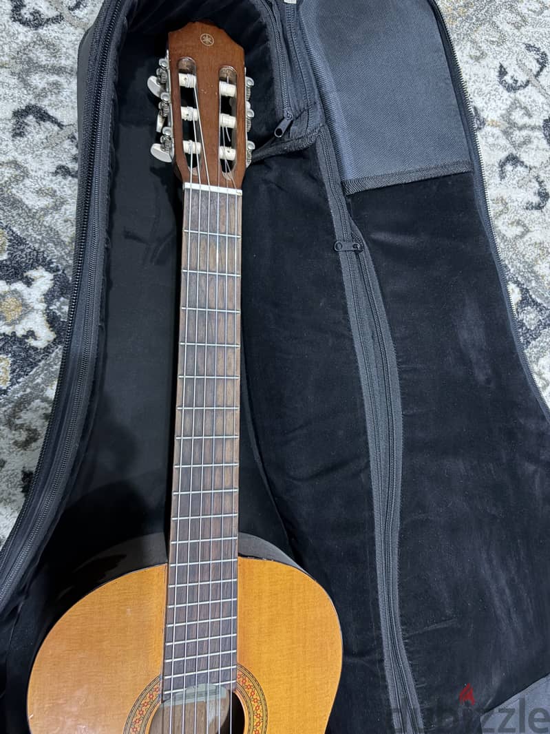 Yamaha C40 like new 1