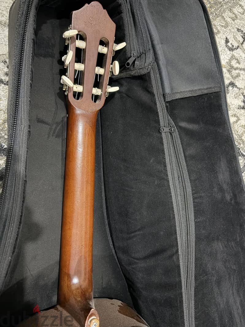 Yamaha C40 like new 3