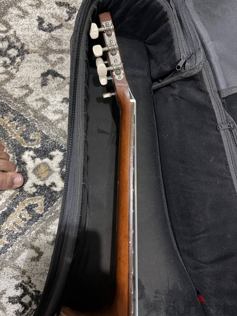 Yamaha C40 like new 4