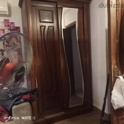 دولاب مستعمل بحاله جيده للبيع ١٢٠سم فقط يحتاج الي جرار