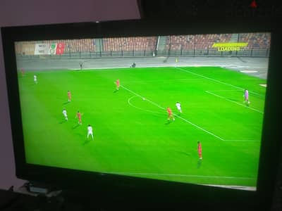 شاشه 32بوصه lcd شغاله بس فيها عيب بيظهر فى الصورة البيع على عيبها
