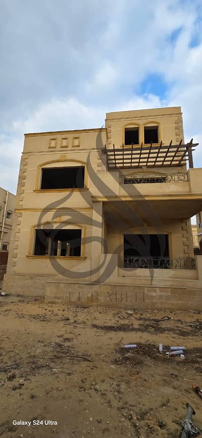 villa for sale in Ziziniz gardens new cairo under market price prime location