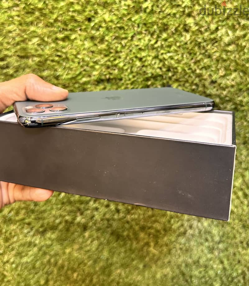Apple - iPhone 11 Pro Max 2