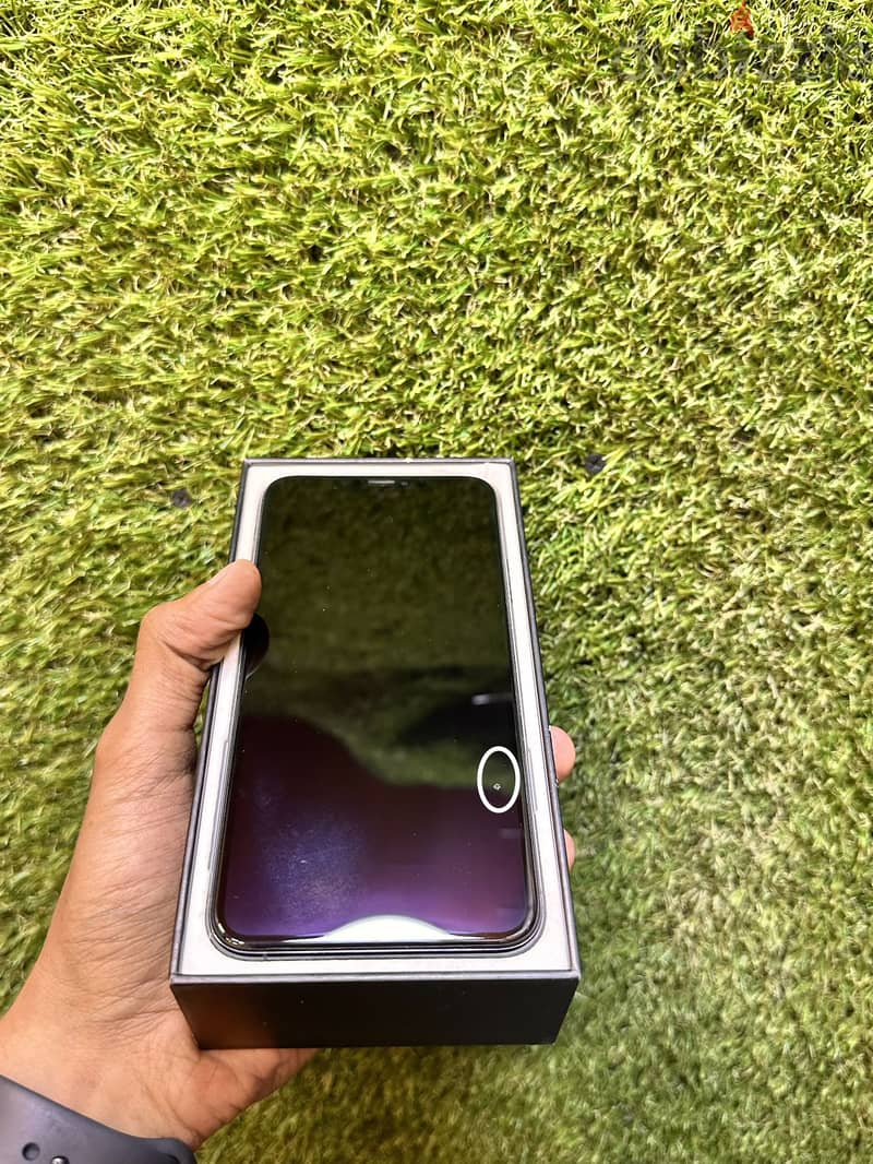Apple - iPhone 11 Pro Max 4