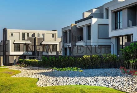 تاون هاوس ميدل نصف تشطيب  للبيع في لافيستا سيتي La Vista City New Capital   العاصمة الادارية الجديدة استلام فوري موقع مميز مطل علي مساحات خضراء