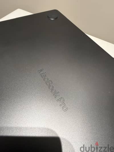 Apple MacBook Pro M4 , 1 tera  , 14 inch , 16 ram , Arabic Keyboard