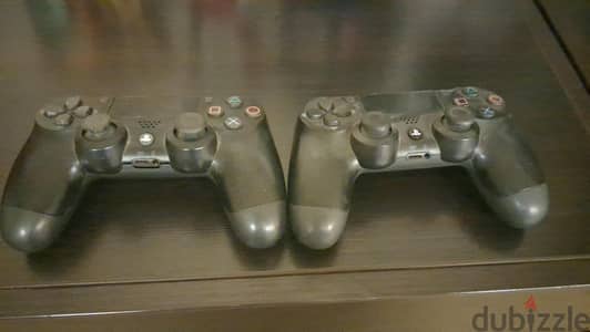 2 PS4 CONTROLLERS