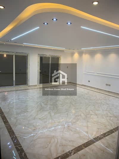 A distinctive apartment for sale with a kitchen in the second phase of the new plateau, with an area of 170 square meters, super deluxe finishing, in