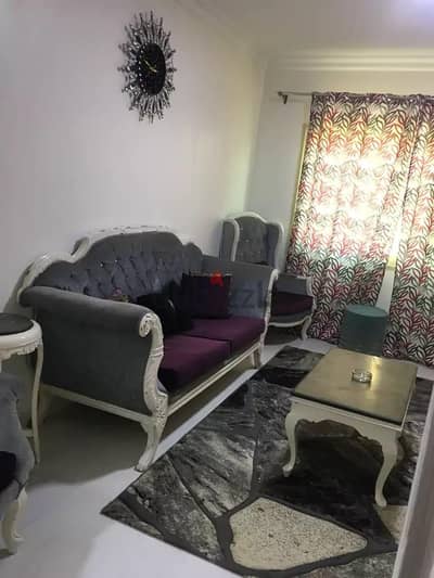 صالون خشب زان  بحاله ممتاز بالتربيزات والرخام جداا السعر نهااي