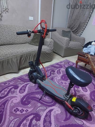 سكوتر كهربائي بحالة الزيرو استخدمته في مشورين تقريباً