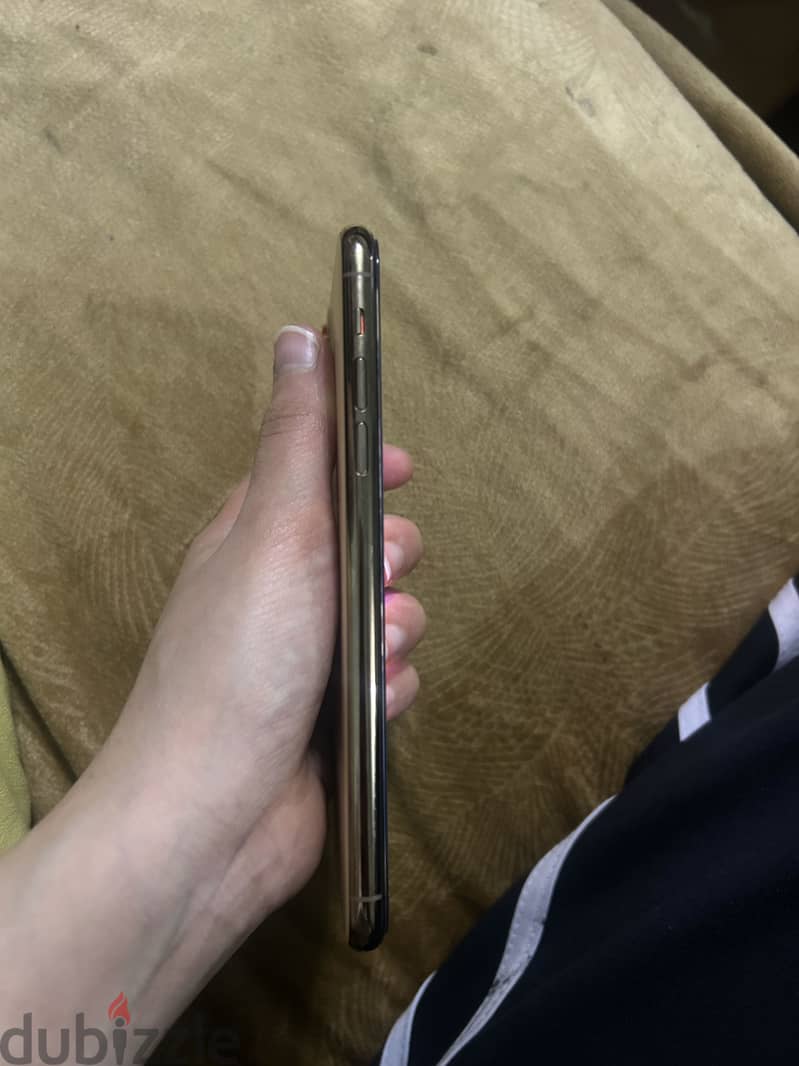 Apple - iPhone 11 Pro Max 4