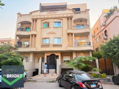 شقه للبيع 200 متر بسعر مش هيتكرر في النرجس ڤيلات التجمع الخامس